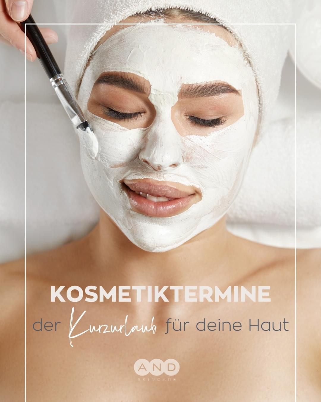 Frau mit Gesichtsmaske mit Text Kosmetiktermine