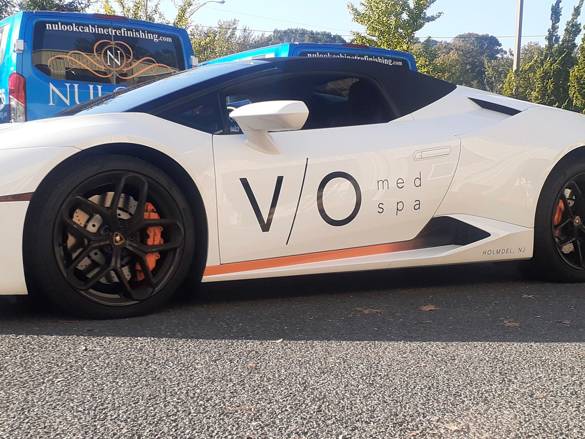 A white sports car with the word vo on the side