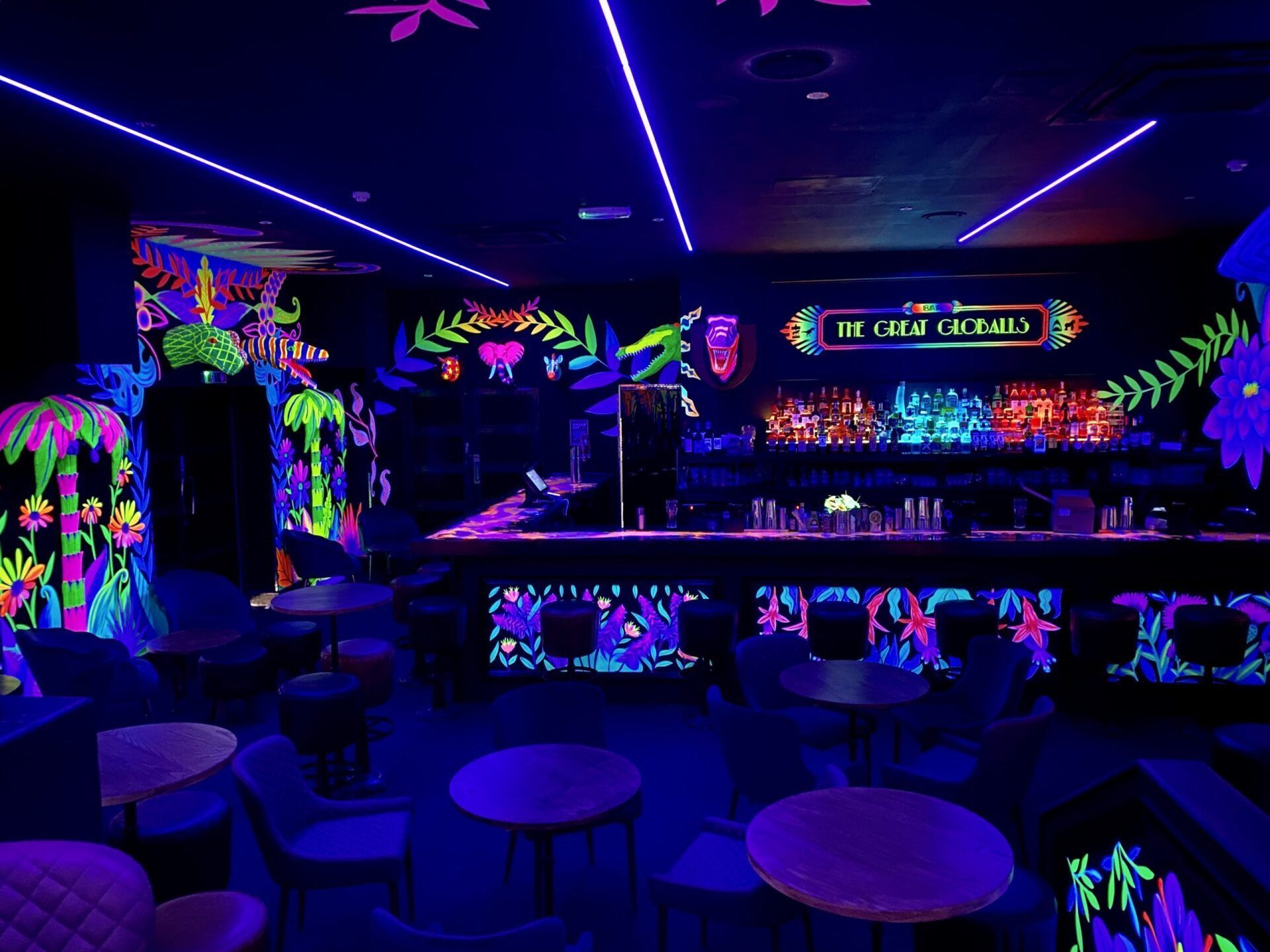 globalls-uv-mini-golf-cocktail-bar