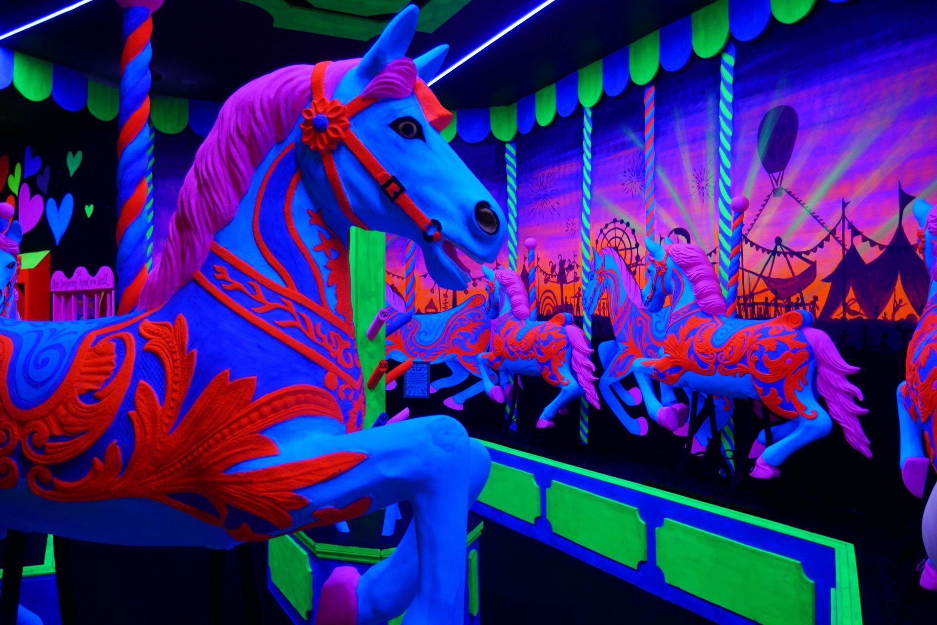 globalls-uv-mini-golf-cocktail-bar