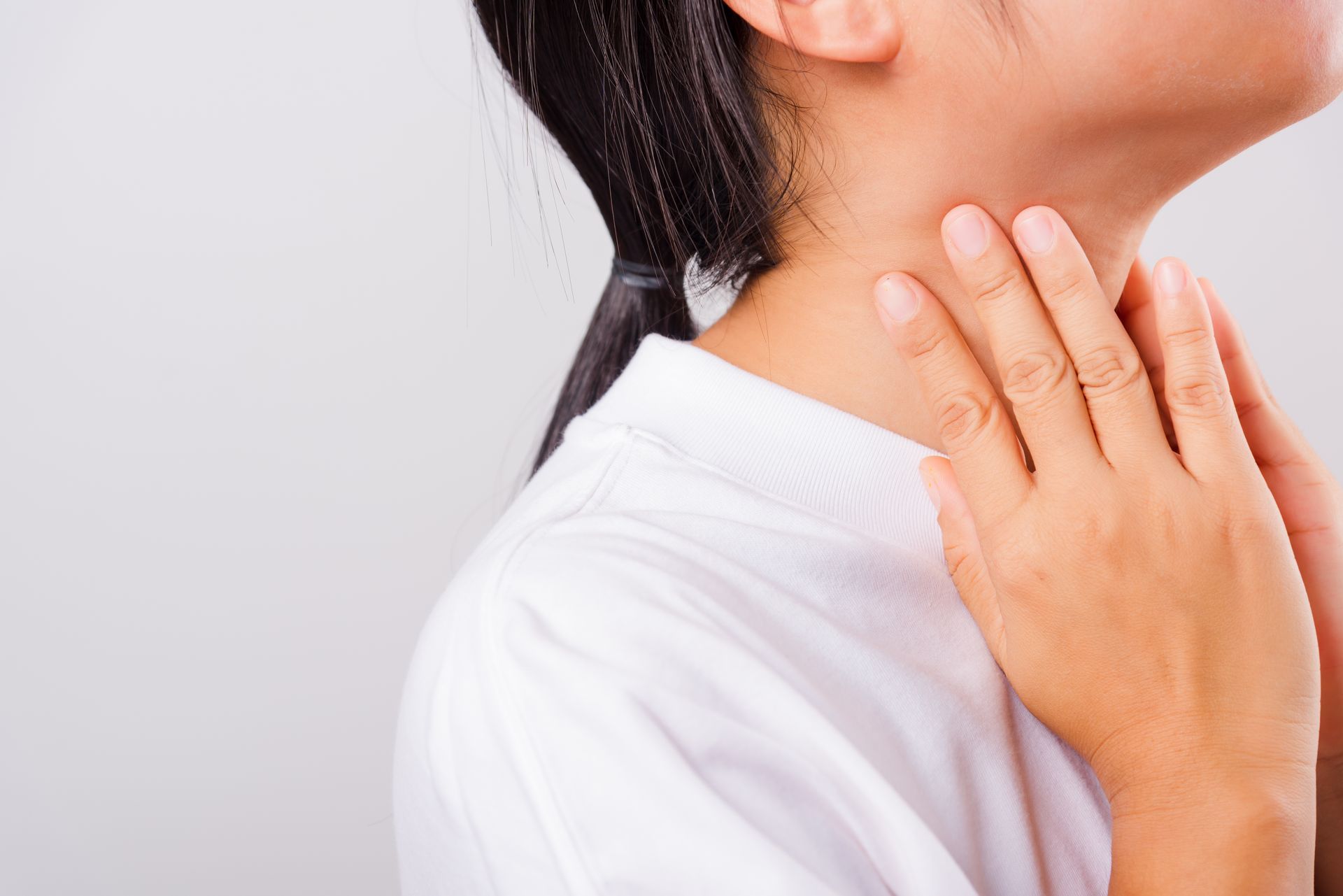 A woman checking her thyroid nodules