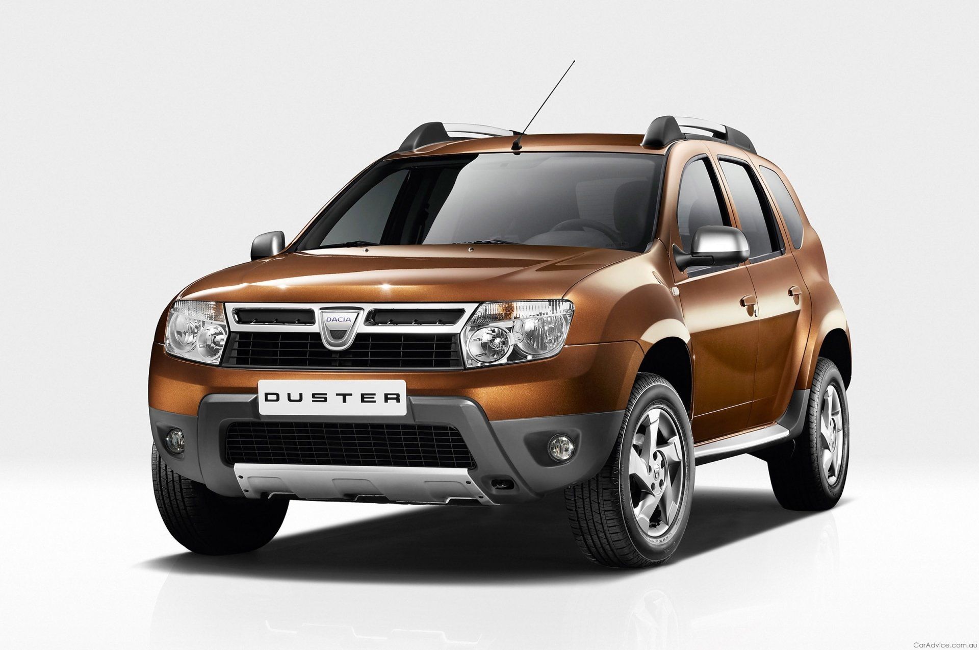 Most affordable SUV: Dacia Duster sets world record (HD Video)