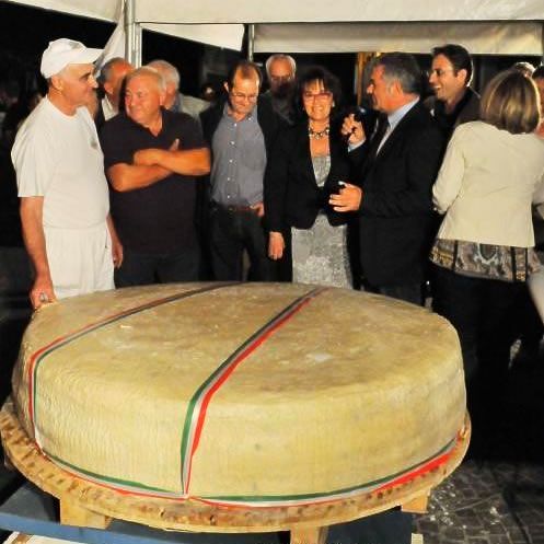 Largest goat cheese - world record set by Castel di Lama 