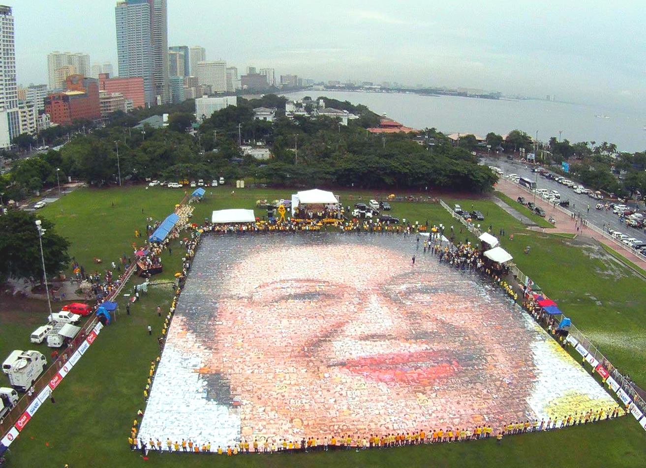 Largest Photo Mosaic, world record set by Revoli Cortez