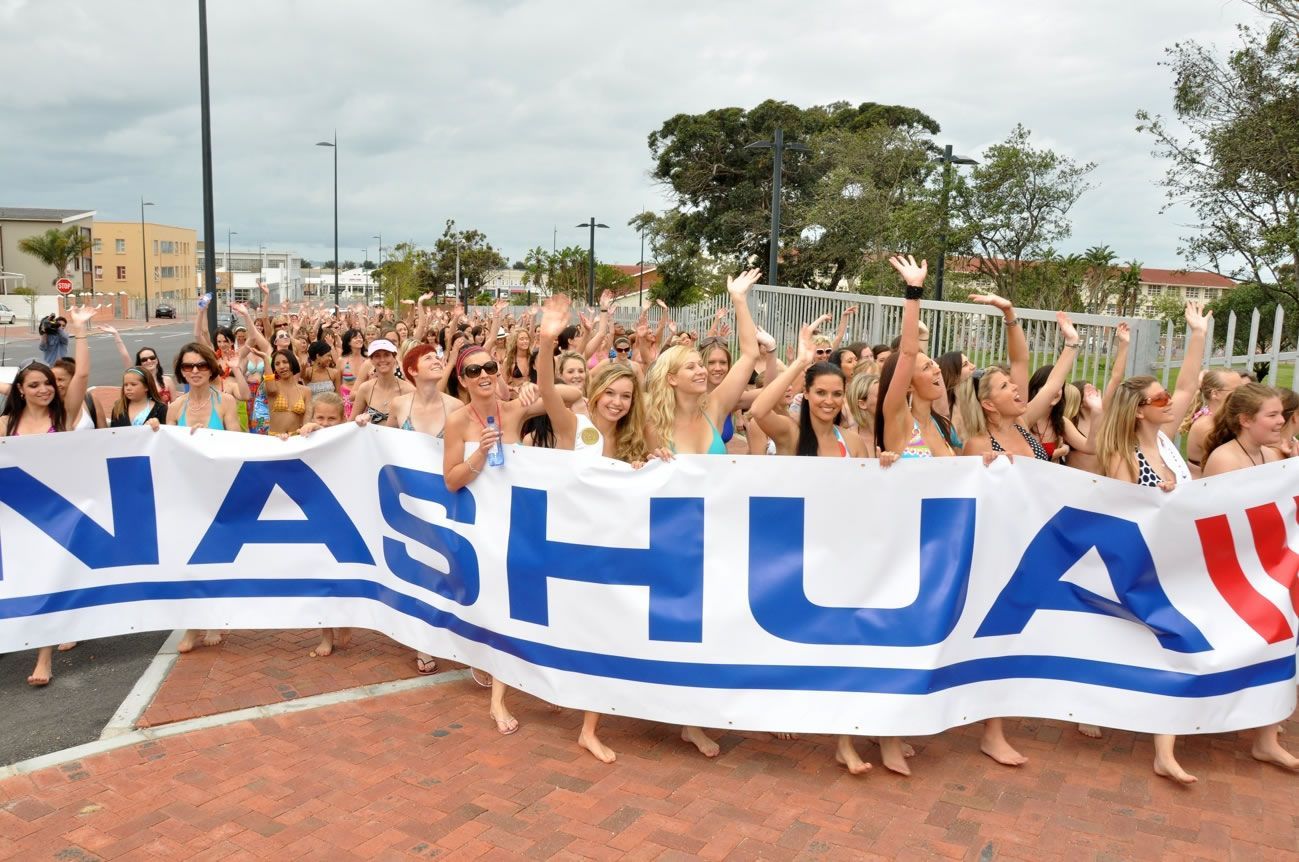  Largest Bikini Parade - Nashua Bikini Parade sets world record 