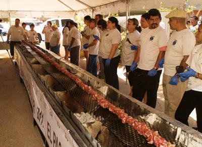 Longest skewer of kebab: El Paso family set world record