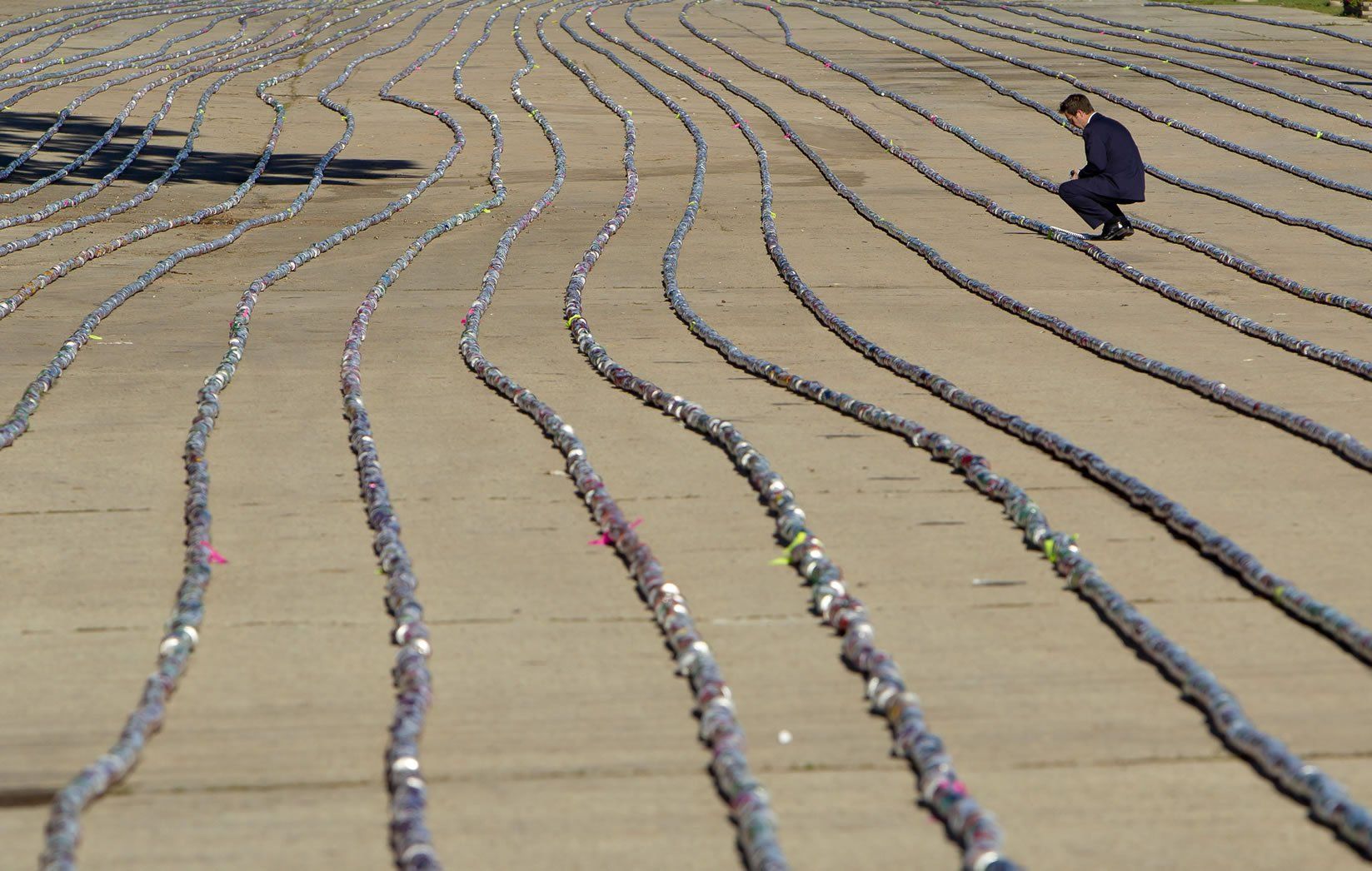Largest chain of aluminium cans: world record set in De Pere (Video)