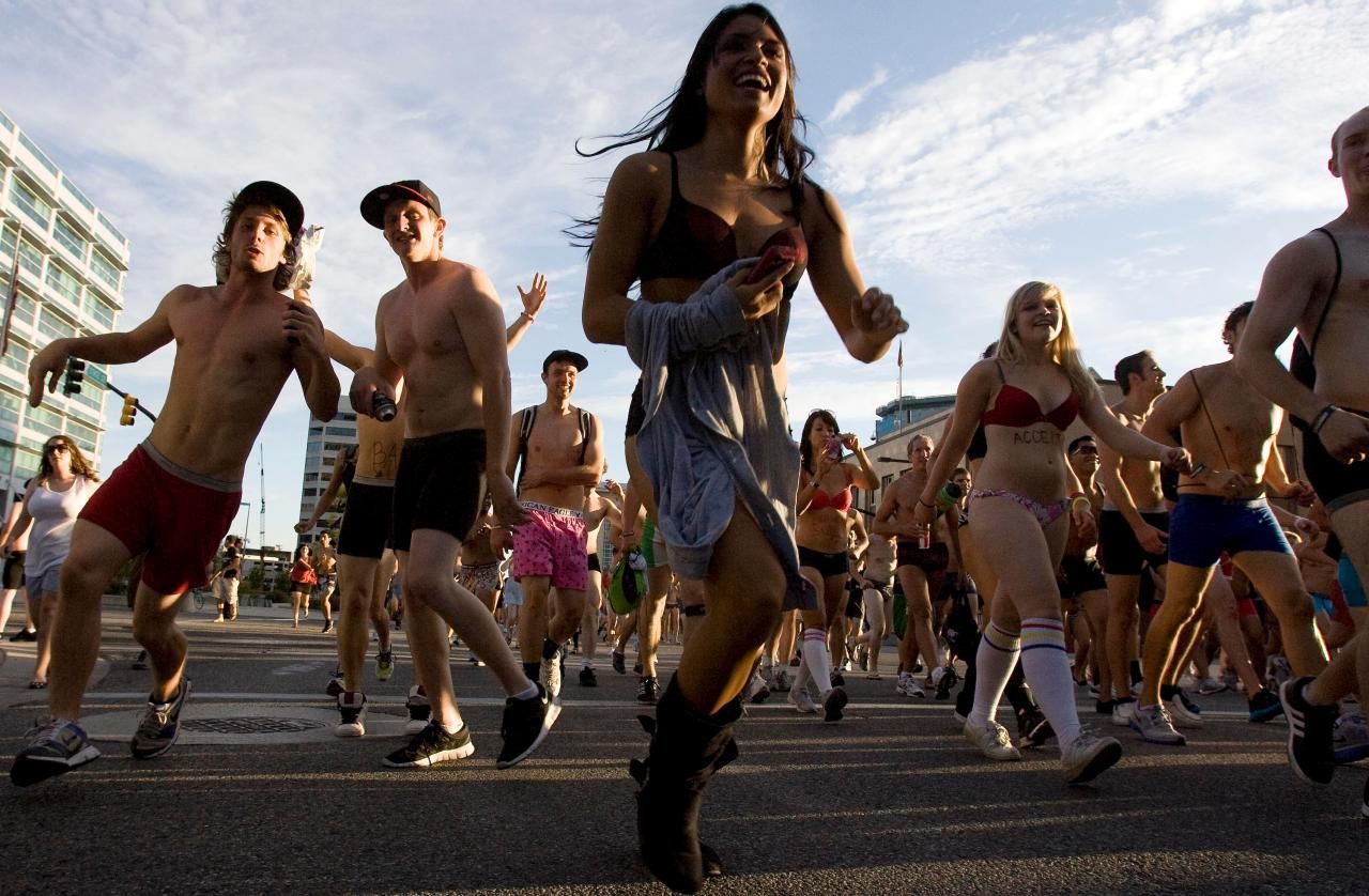 Largest underwear parade: Utah Undie Run sets world record (HD Video)
