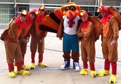 Most people dressed up as turkeys: Dallas Turkey Trot sets world record 