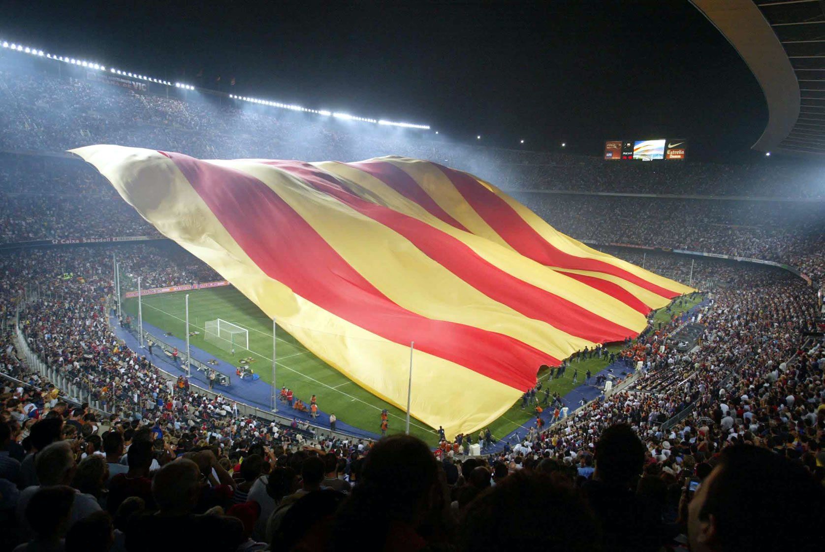 Largest flag flying in a football stadium: Barcelona fans sets world record (Video)
