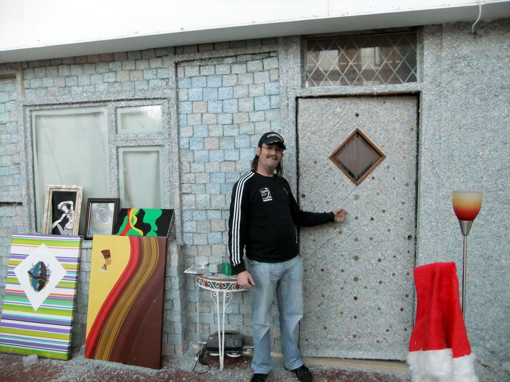 Largest house made from recycled Euros: Frank Buckley sets world record (Video) 