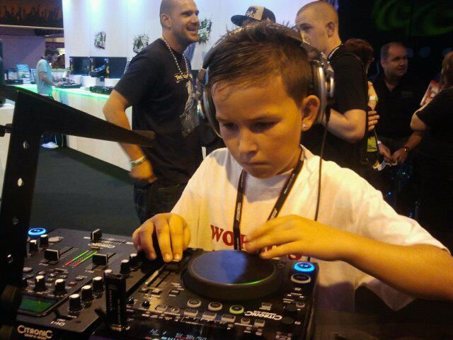 Youngest DJ to beat mix 10 songs in 1 minute: DJ Jack Hill sets world record (Video) 
