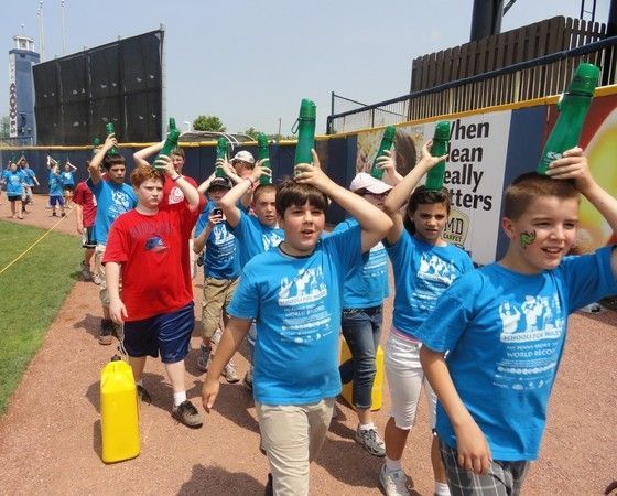 Most people carrying bottles on their heads: Ohio schools set world record (PICS & VIDEO)