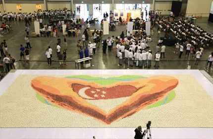 Largest cupcake mosaic: Singapore sets world record (VIDEO)