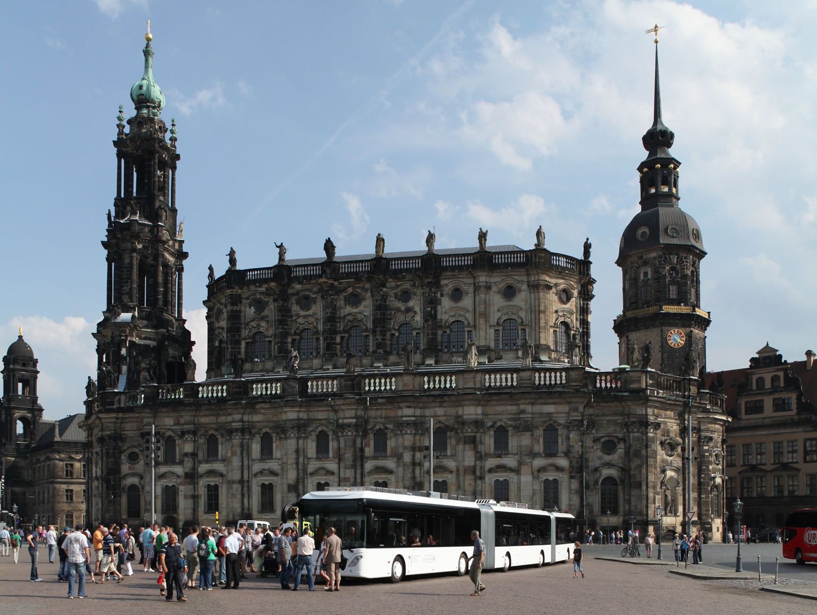 Longest bus: Germany sets world record (PICS & VIDEO)