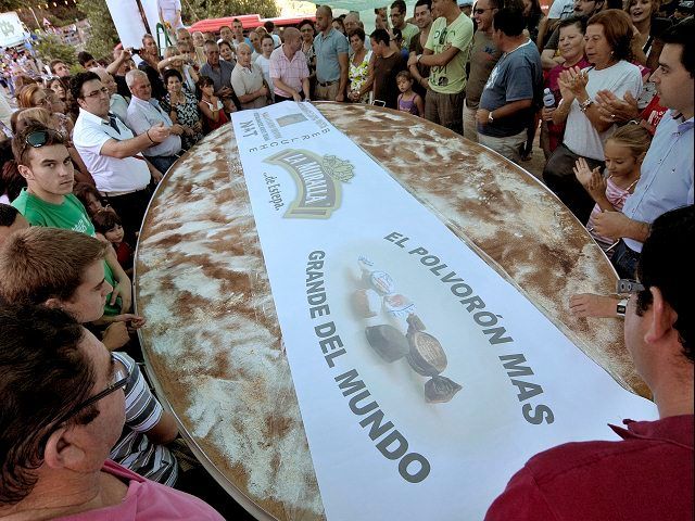 Largest Pastry: Spanish Bakery breaks Guinness world record 