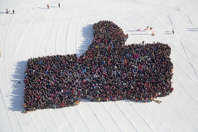 Largest human hand on ice: Sweden breaks Guinness world record (VIDEO) 