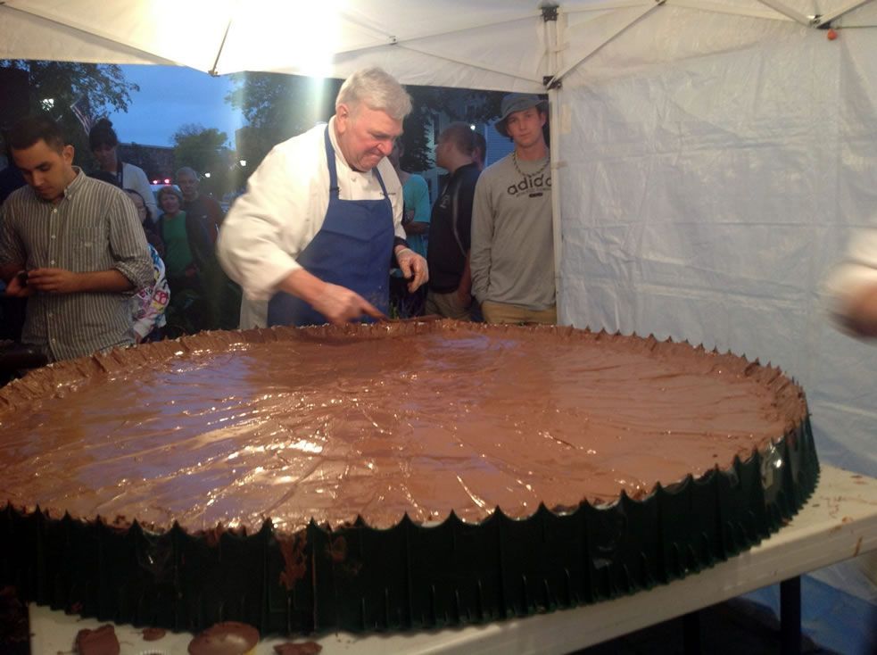 Largest Peanut Butter Cup: Vermont Candy Shoppe breaks Guinness world record (VIDEO)