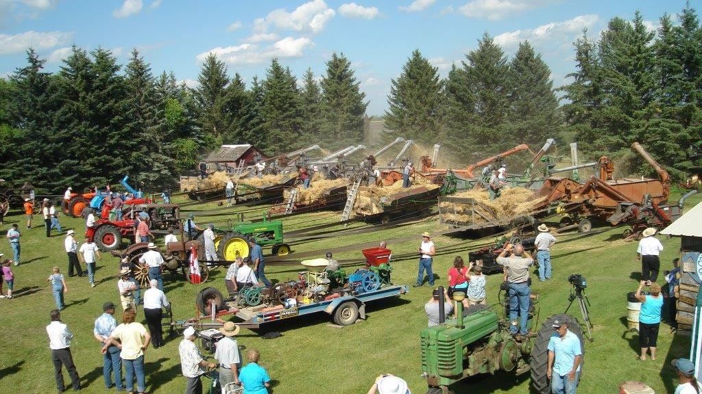 Most antique threshing machines operating simultaneously: Langenburg Festival sets world record