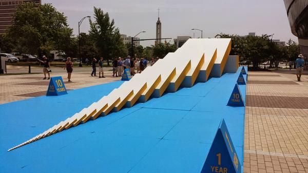  Tallest domino toppled: Prudential Financial breaks Guinness World Records' record (VIDEO) 