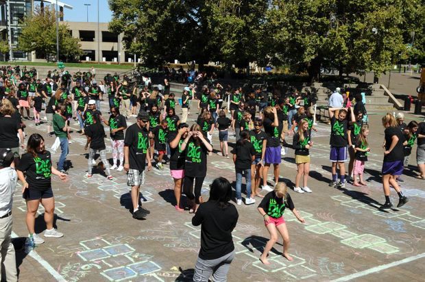 Most people playing hopscotch: Portland group breaks Guinness World Records' record (VIDEO) 