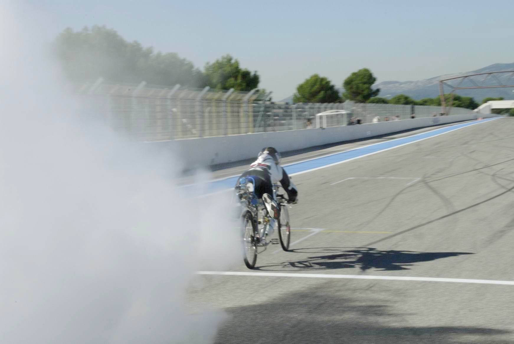 Fastest rocket-powered bike: Francois Gissy breaks Guinness World Records record (VIDEO)