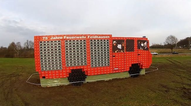 Largest fire engine built out of beer crates: Germany breaks Guinness World Records' record (VIDEO)
