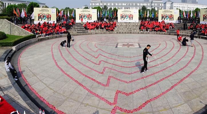  Longest line of envelopes: China breaks Guinness World Records record 