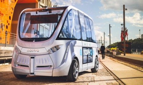 World's first driverless bus service: France sets world record (VIDEO)