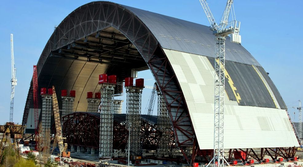 Largest movable metal structure: Chernobyl dome sets world record (VIDEO)