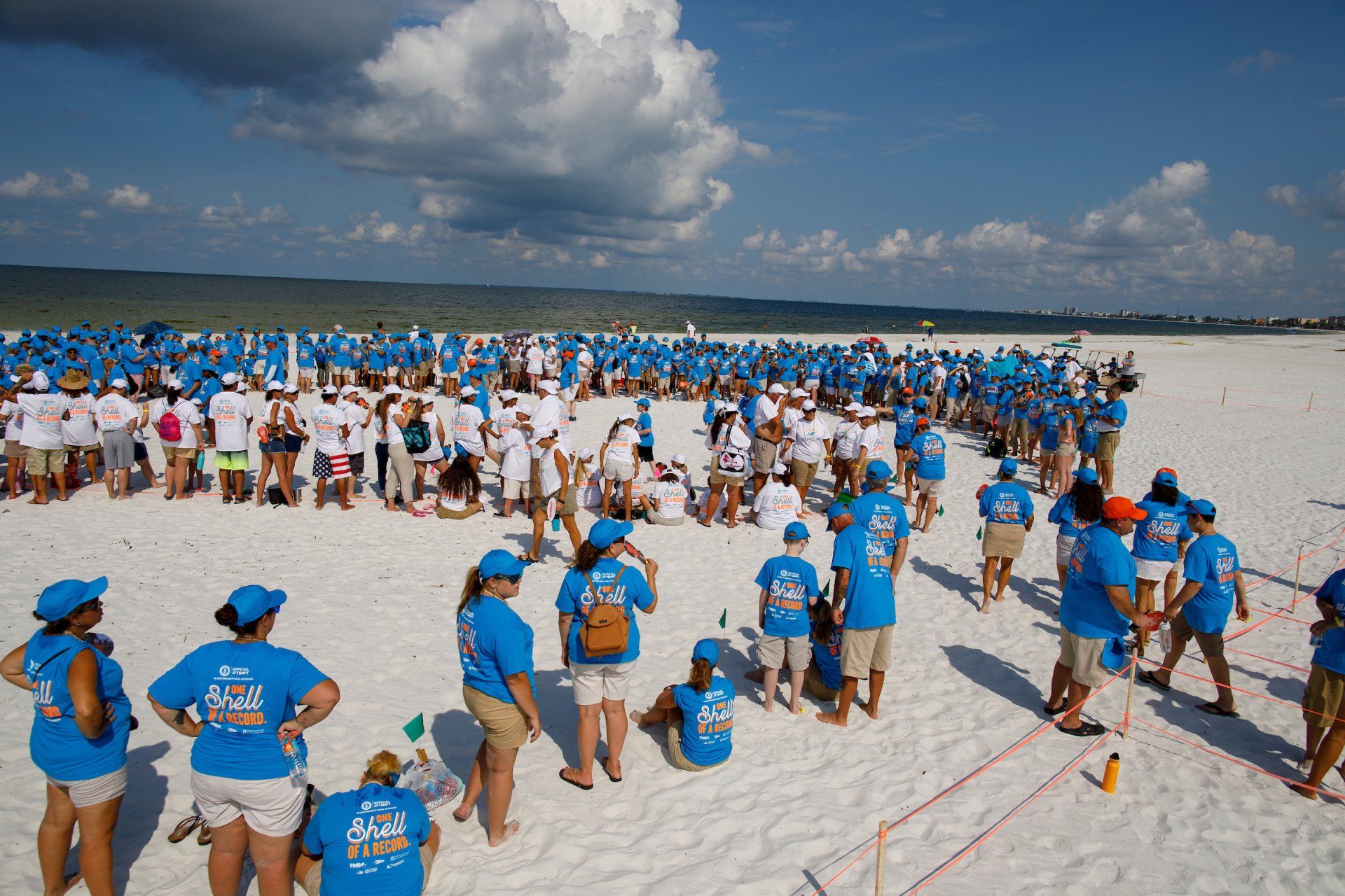 Largest human image of a seashell: world record set in Florida