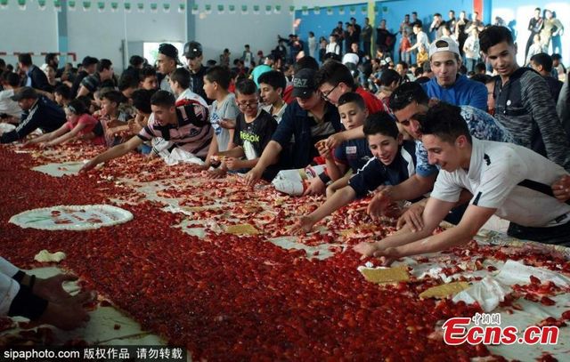 Largest Strawberry Cake World Record Set In Algeria