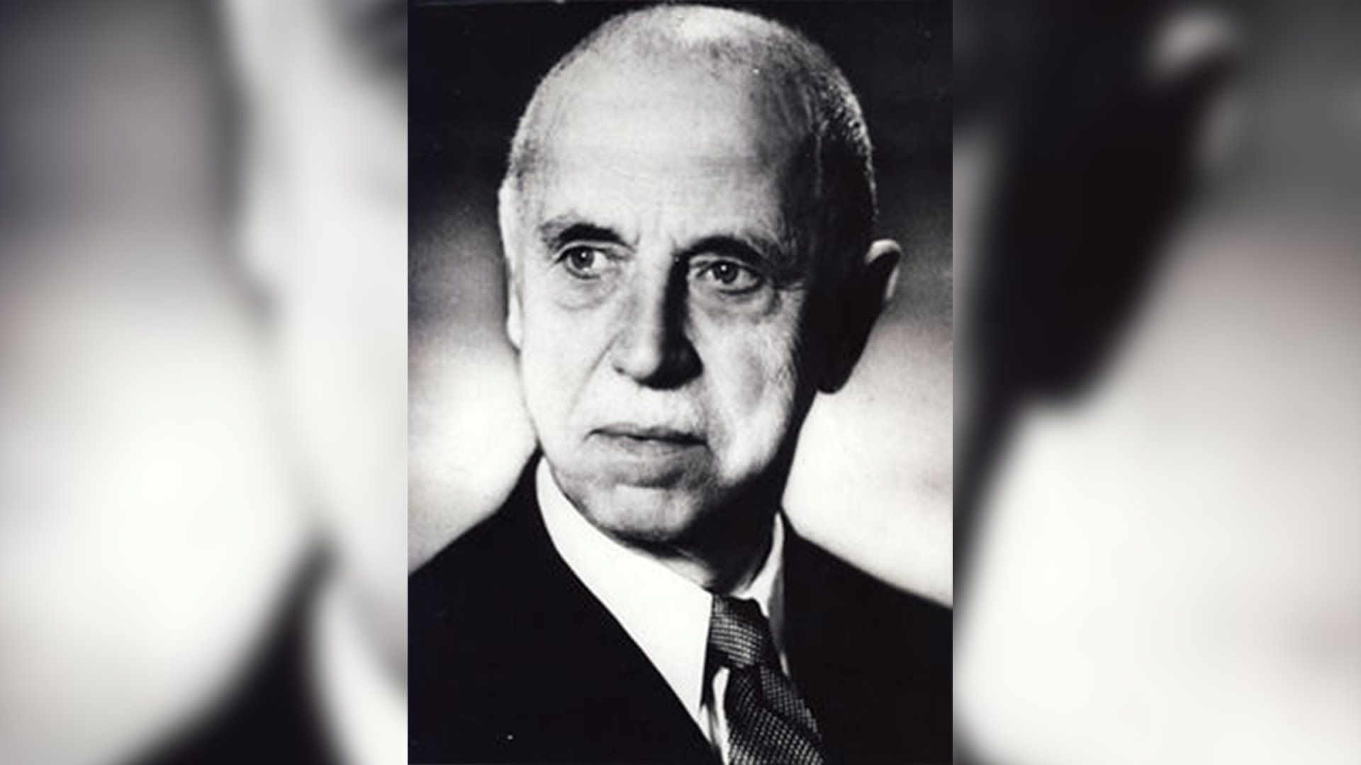  Parhon was the founder of the Romanian school of endocrinology.In 1909, he co-authored with Moise Goldstein the world's first medical treatise on endocrinology  , Secrețiile Interne (