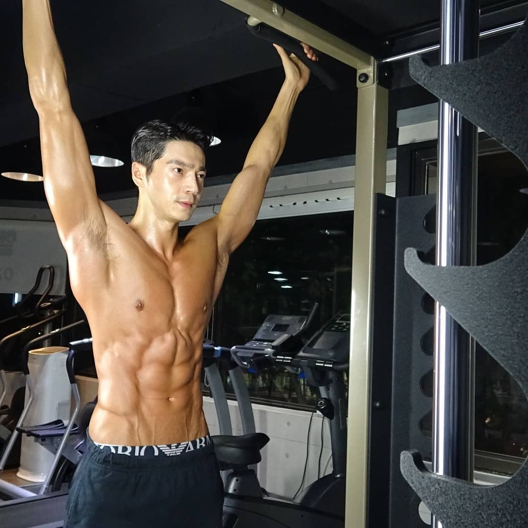Guk Young Lee, 33,  managed to maintain his body fat at less than 4% for more than 100 days, thus setting the world record for being the World's First to maintain less than 4% body fat for  100 days naturally (without using supplements, drugs or any other substances), according to the Academy Of World Records.