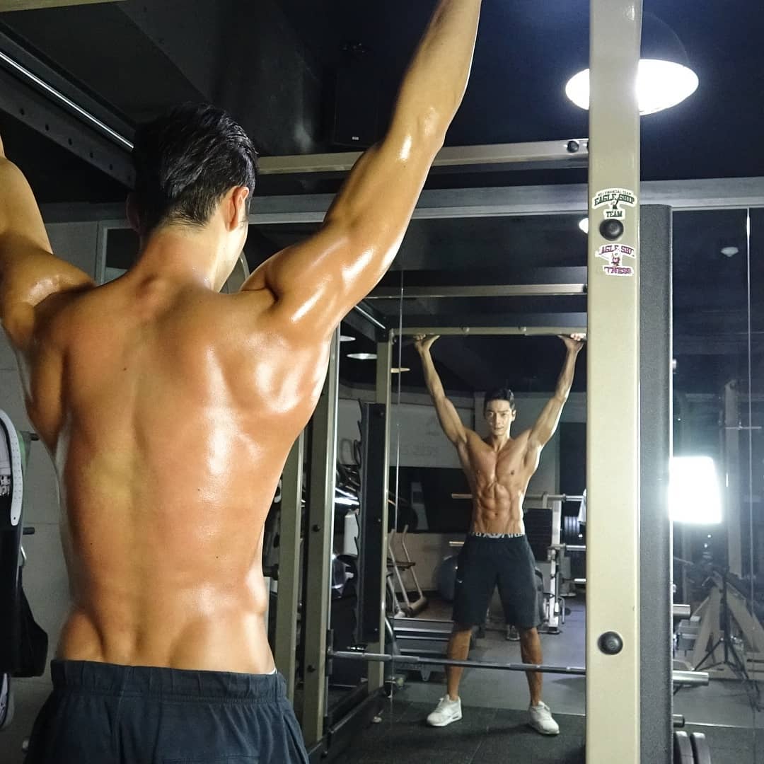 Guk Young Lee, 33,  managed to maintain his body fat at less than 4% for more than 100 days, thus setting the world record for being the World's First to maintain less than 4% body fat for  100 days naturally (without using supplements, drugs or any other substances), according to the Academy Of World Records.