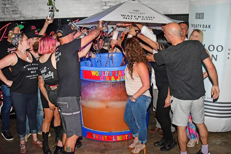Largest paradise cocktail world record: Miami Bar