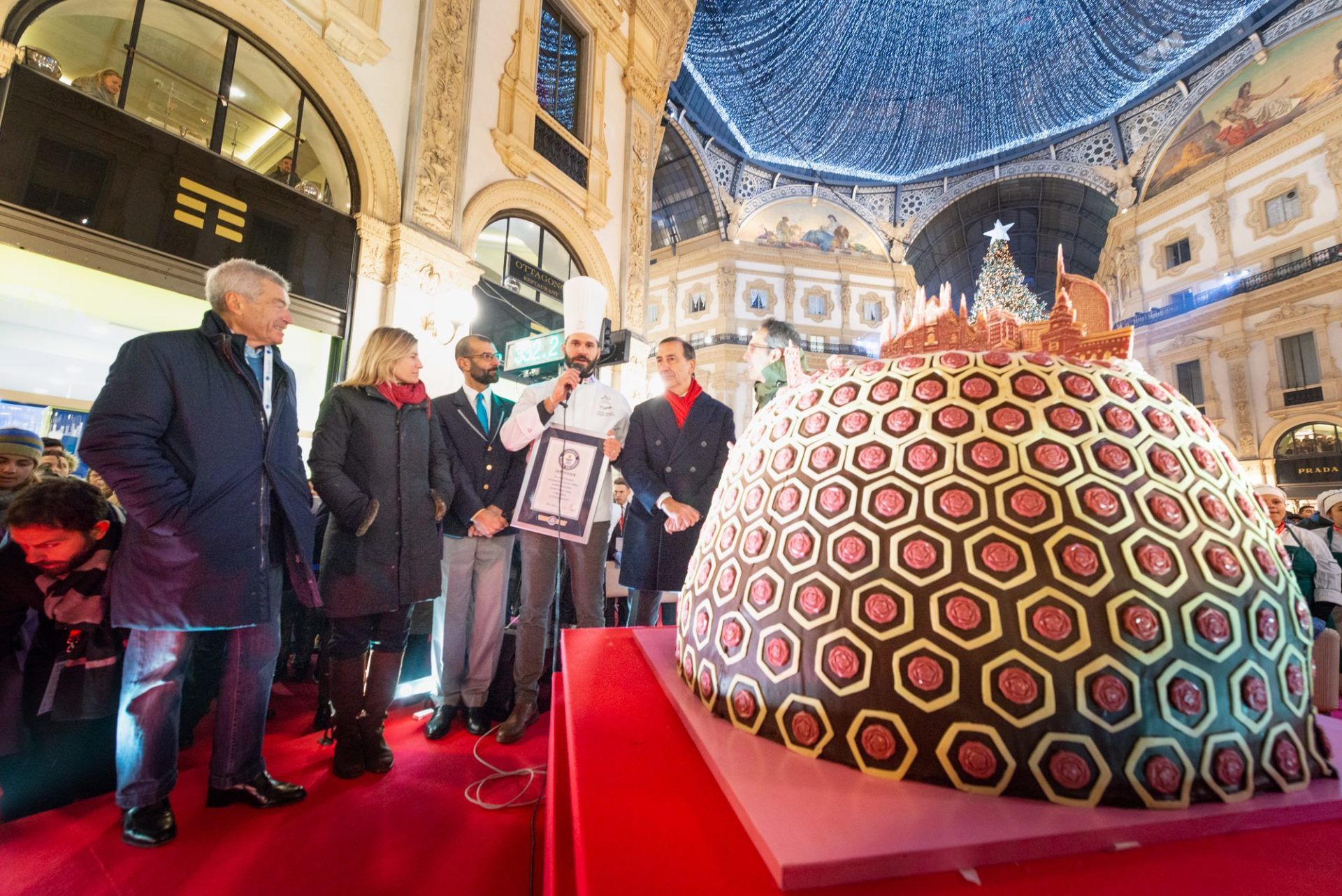 Largest panettone: The Chocolate Academy Center in Milan