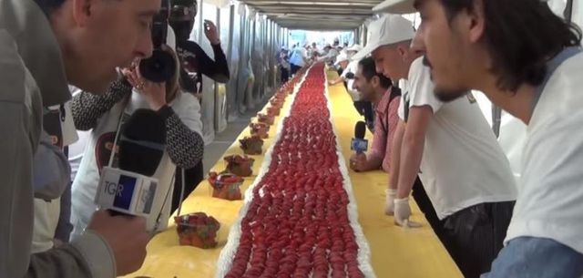 Longest Strawberry Cake Piraccini Secondo