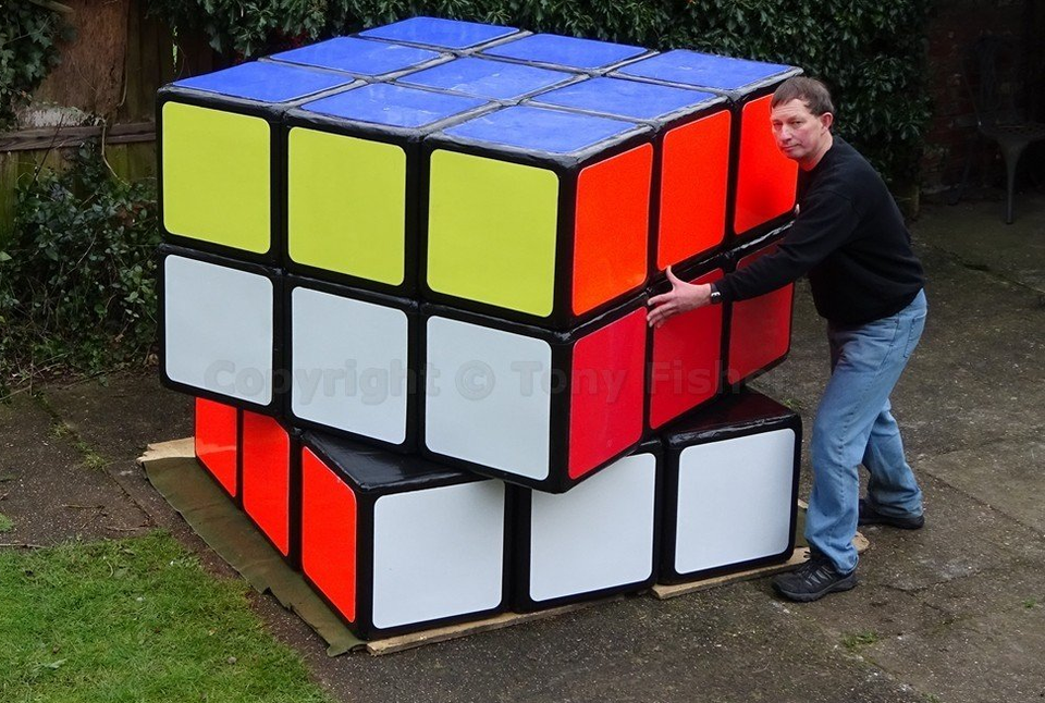 Srm rubik large. Аттракцион кубик Рубика. Кубик рубик тимбилдинг. Кубик Рубика в машину. Кубик Рубика Фишер.