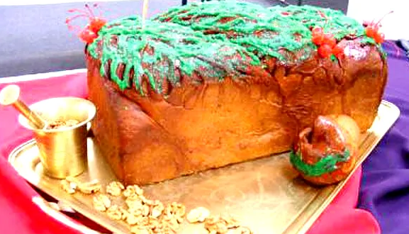 Largest Christmas cake commercially available: world record set by Romanian cake shop