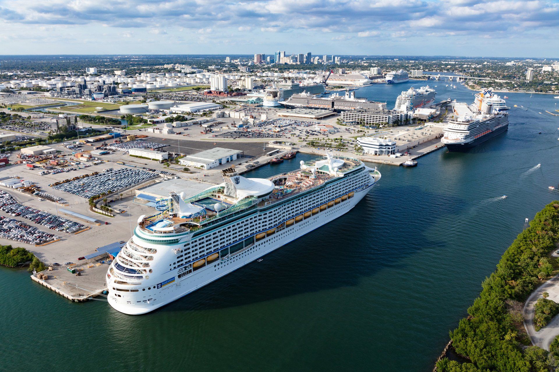 Most passengers sailed in and out in a single day: world record set by Port Everglades
