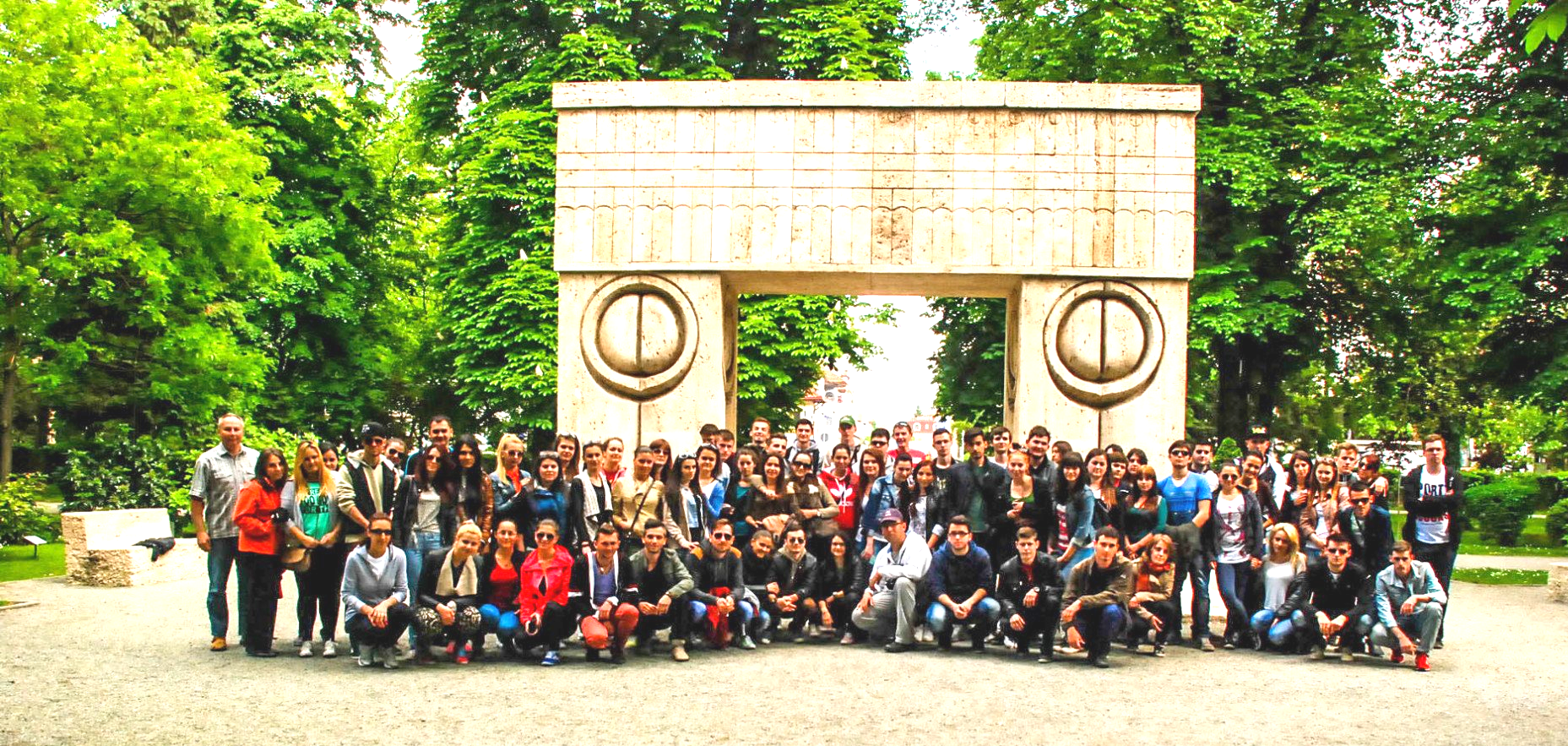 Largest monument to the kiss: The Gate Of The Kiss by Constantin Brancusi sets world record