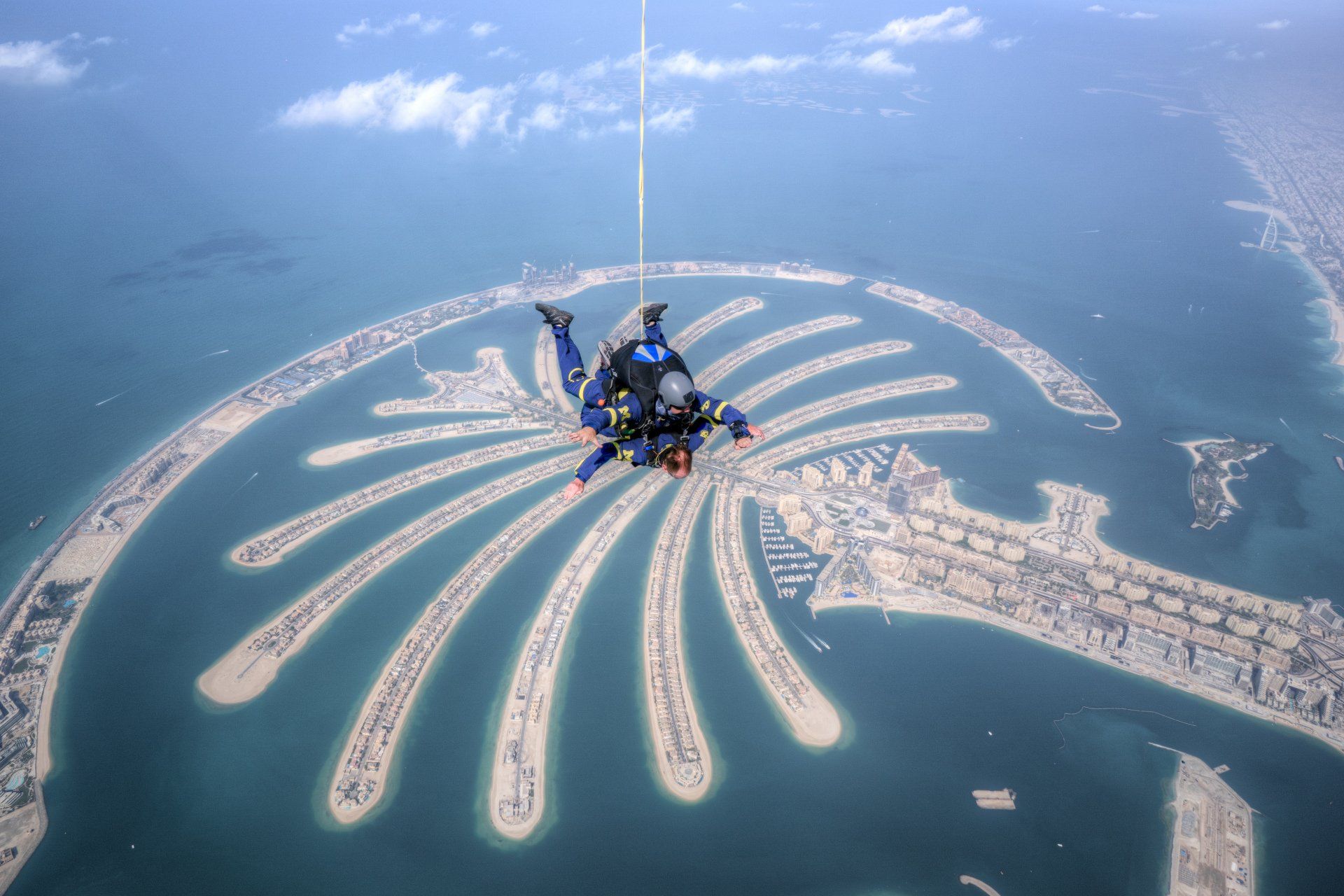 Fastest time to tandem skydive all seven continents: James C. Wigginton and Thomas J. Noonan lll se