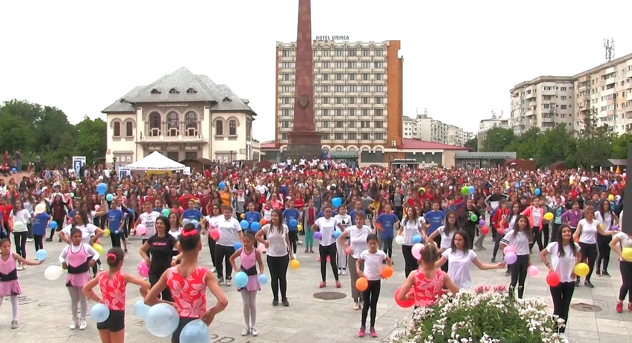 Largest Workout Flashmob: world record set by Romanian schoolchildren. Photo: Ziarul de Vrancea
