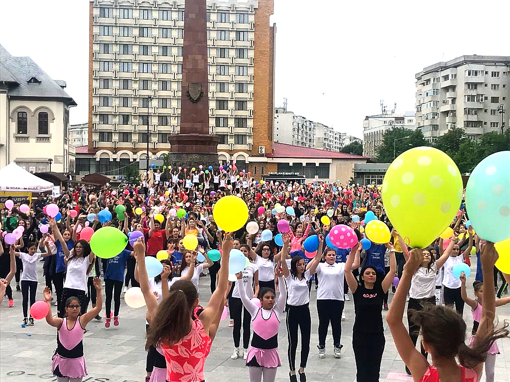 Largest Workout Flashmob: world record set by Romanian schoolchildren. Photo: Ziarul de Vrancea