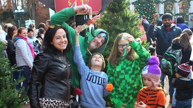 Most Christmas Pickle Ornaments placed onto Christmas Trees: Six Flags Over Georgia sets world record