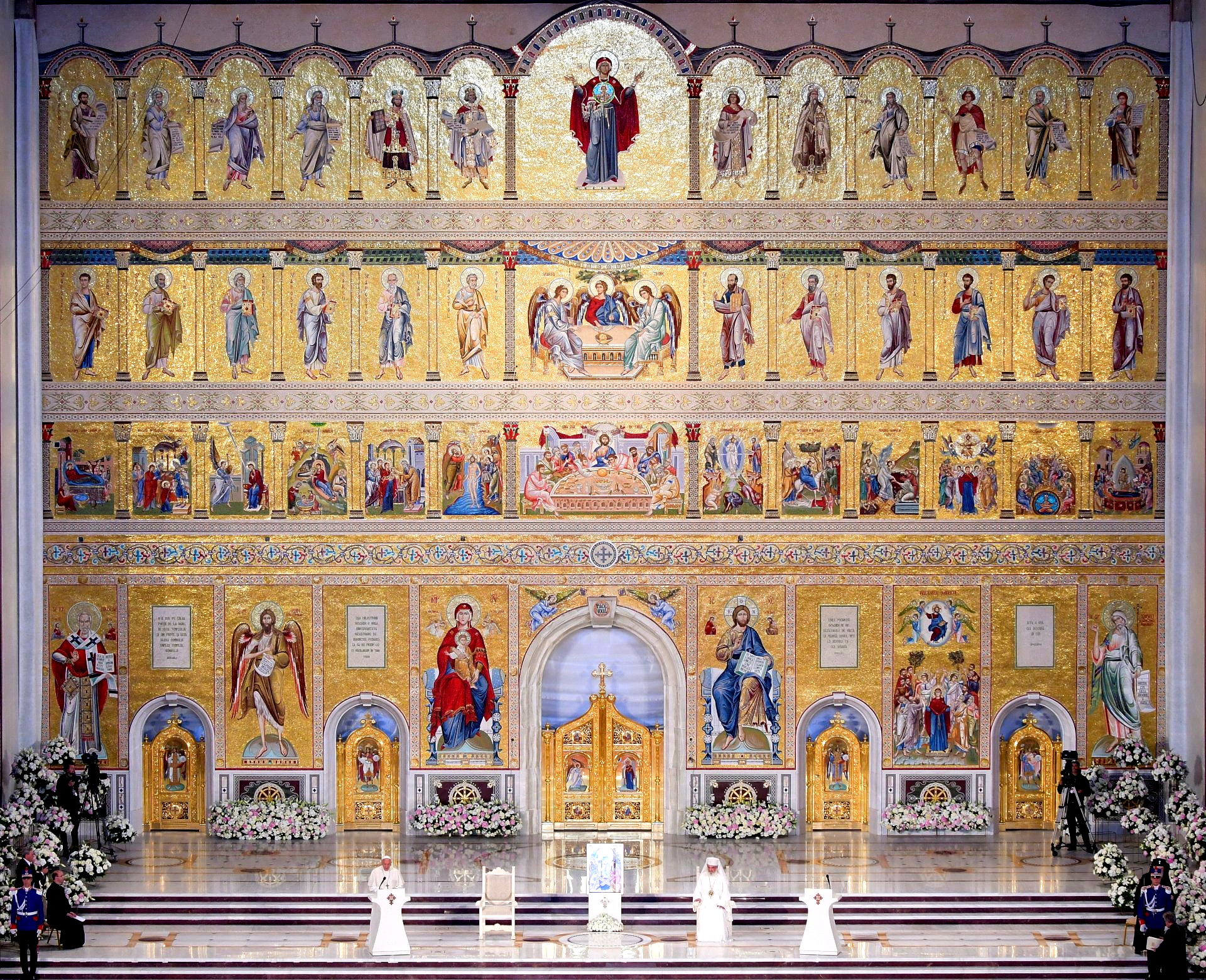 
Largest Orthodox iconostasis: Romania's National Cathedral sets world record