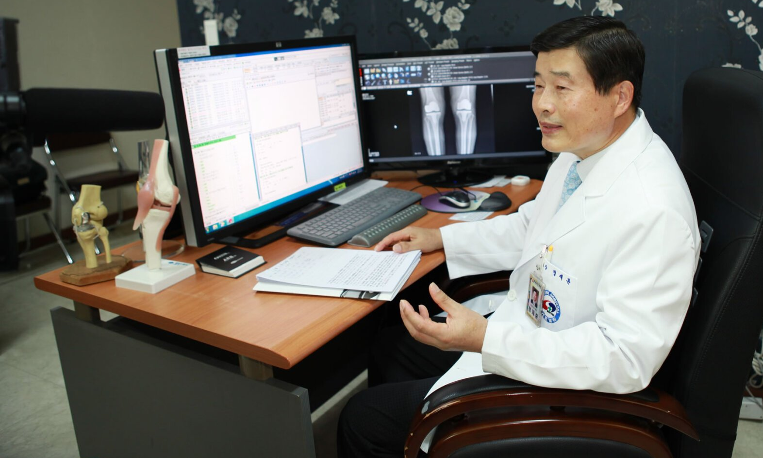 Most Total Knee Replacements performed with Minimal Invasive Surgery: Dr. Jae Hoon Chung sets world record