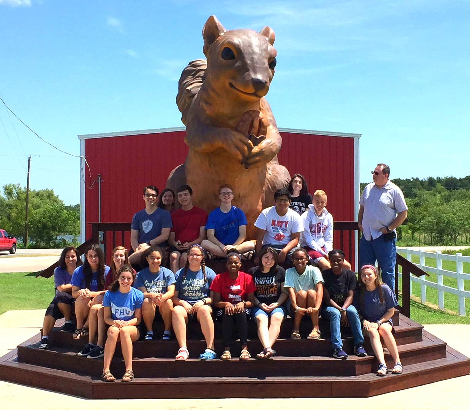 World's largest squirrel sculpture: Cedar Creek, Texas, sets world record