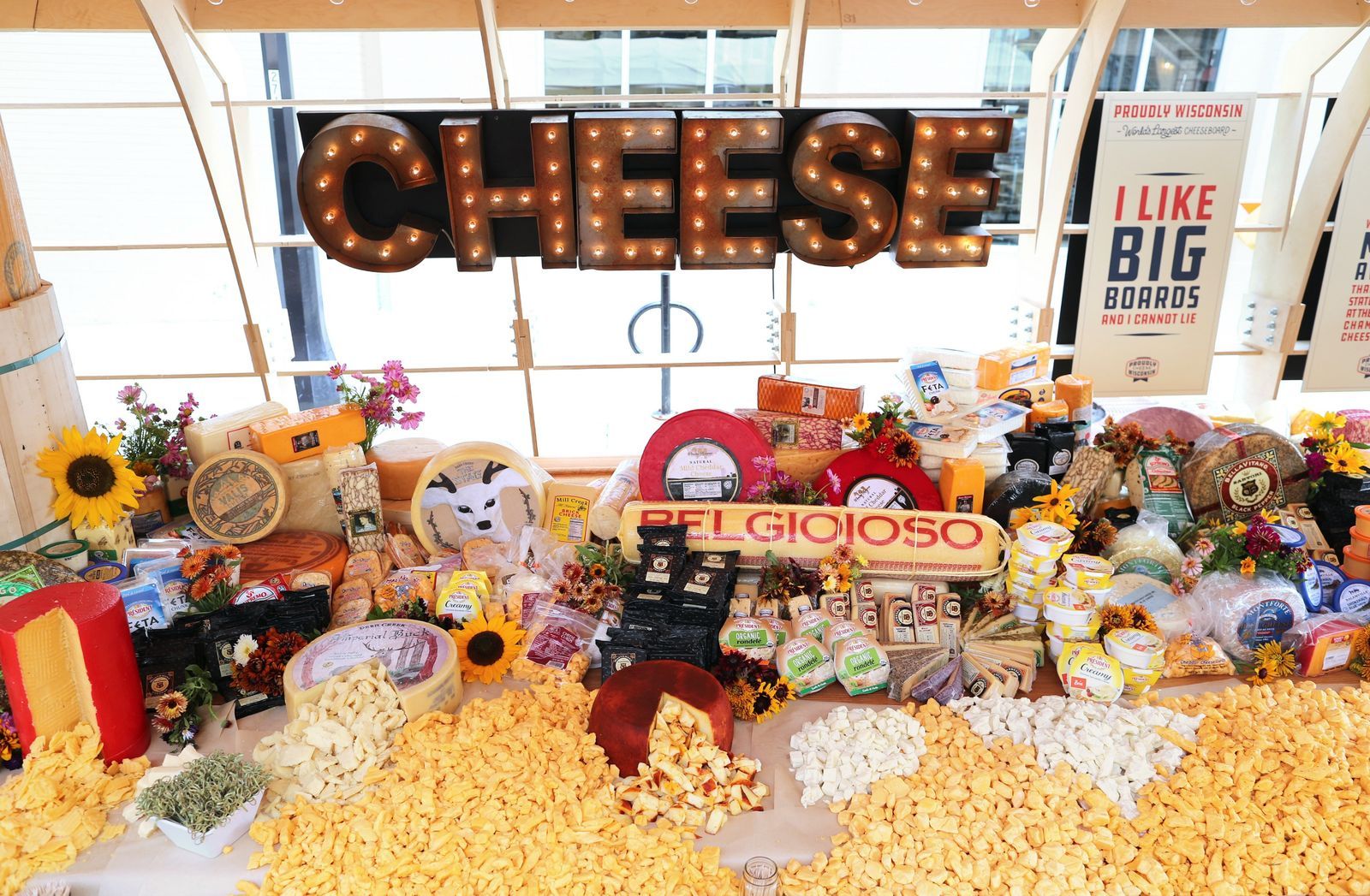 World's Largest Cheeseboard: world record set in Madison, Wisconsin